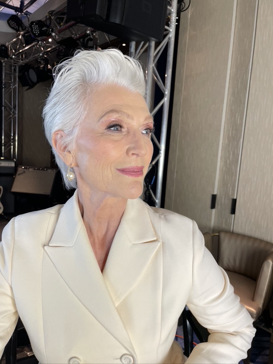Maye Musk wore pink gems that decorated each eyelid and perfectly matched her magenta lip color thanks to makeup artist Mari Shten.
